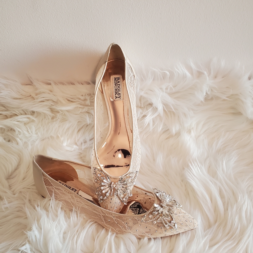 Bagdley Mischka Ivory sequenced flat pump size 10
